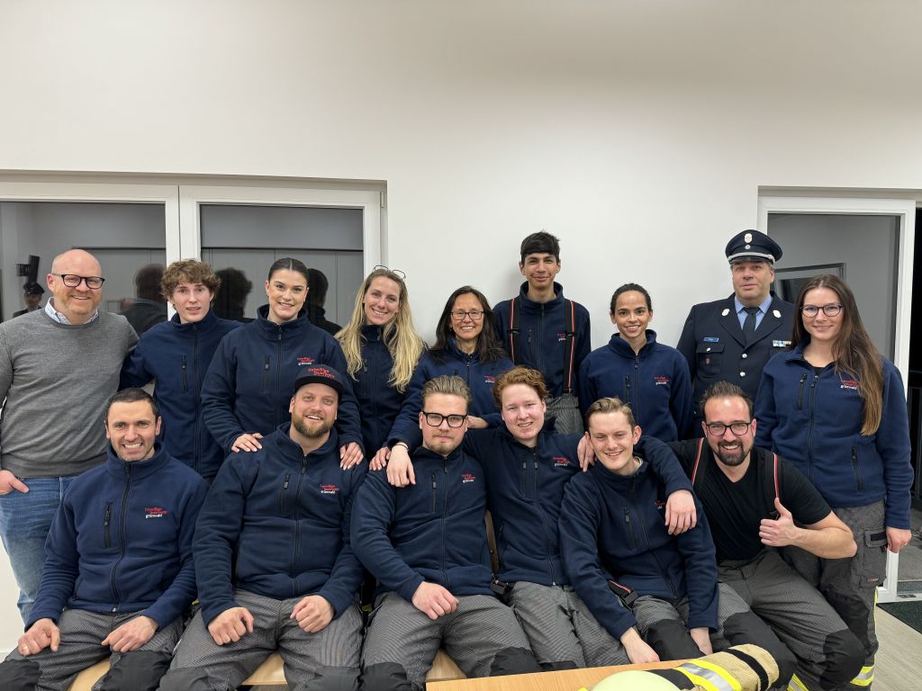 Mitglieder der Freiwilligen Feuerwehr Grünwald nach Abschluss der Grundausbildung